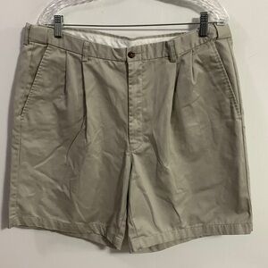 Men’s Haggar Shorts Size 38 waist, 100% cotton, good condition